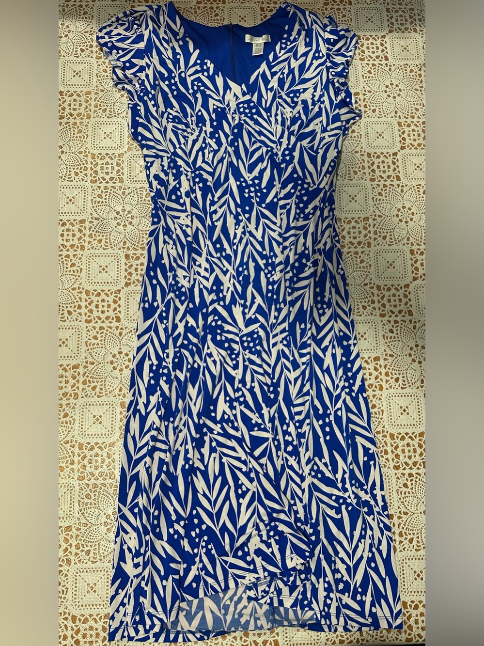 London Times Size 8 Blue White Floral Leaf Print Maxi Dress